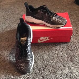 Nike woman’s air max